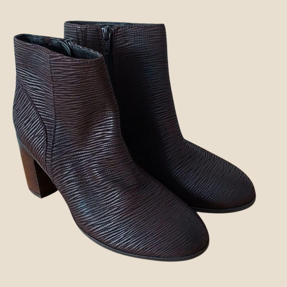 Salvia Apple Rodeo Cafe Brown Heeled Ankle Boots Sz 6 37 Textured Chunky NWOT